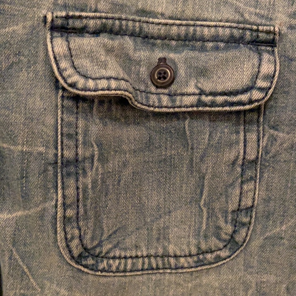 AEO Distressed Cotton Button Down - Picture 5 of 5